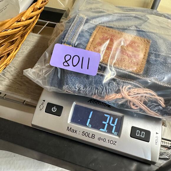 Levi's Jeans 26 White Oak Cone DEnim Medium Wash Raw Hem Button Pink Dyed Skinny - Picture 14 of 14